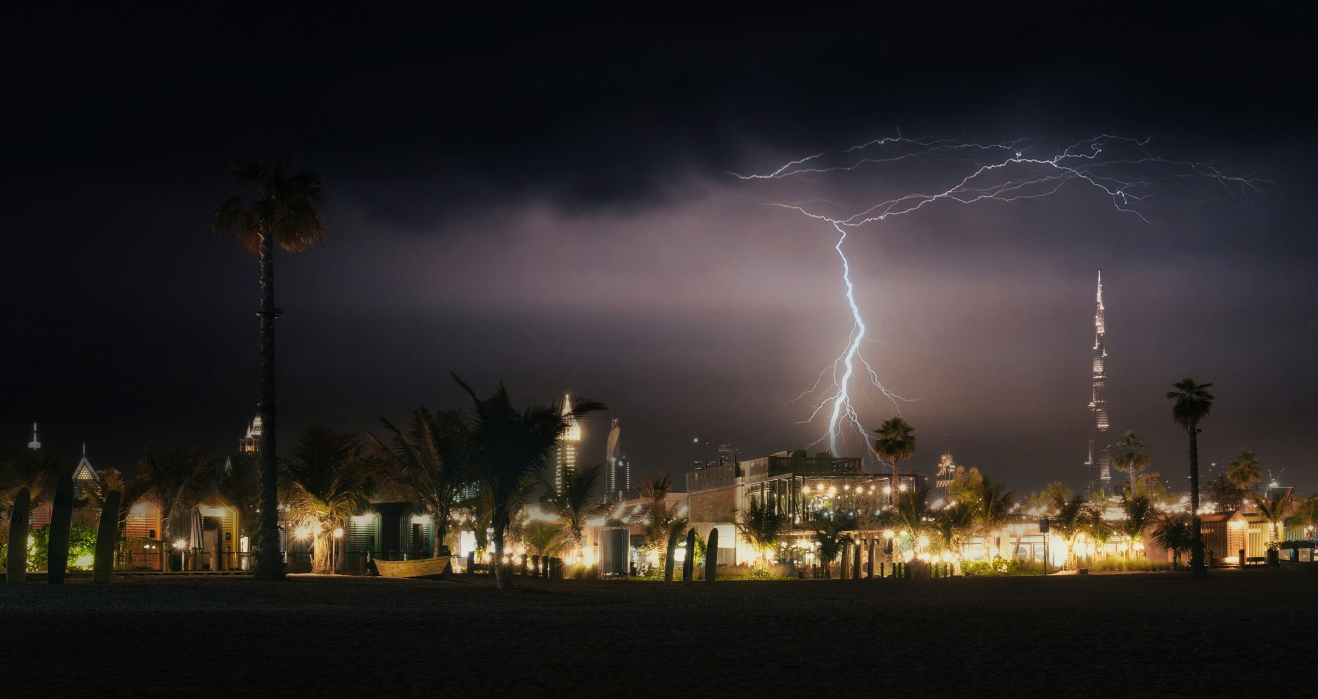 heavy rainfall sweeps through UAE