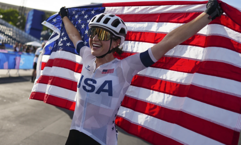 risten Faulkner revels in her triumph beneath the Eiffel Tower following her win in the Olympic Women’s Cycling Road Race in Paris, August 4, 2024 (AP Photo).