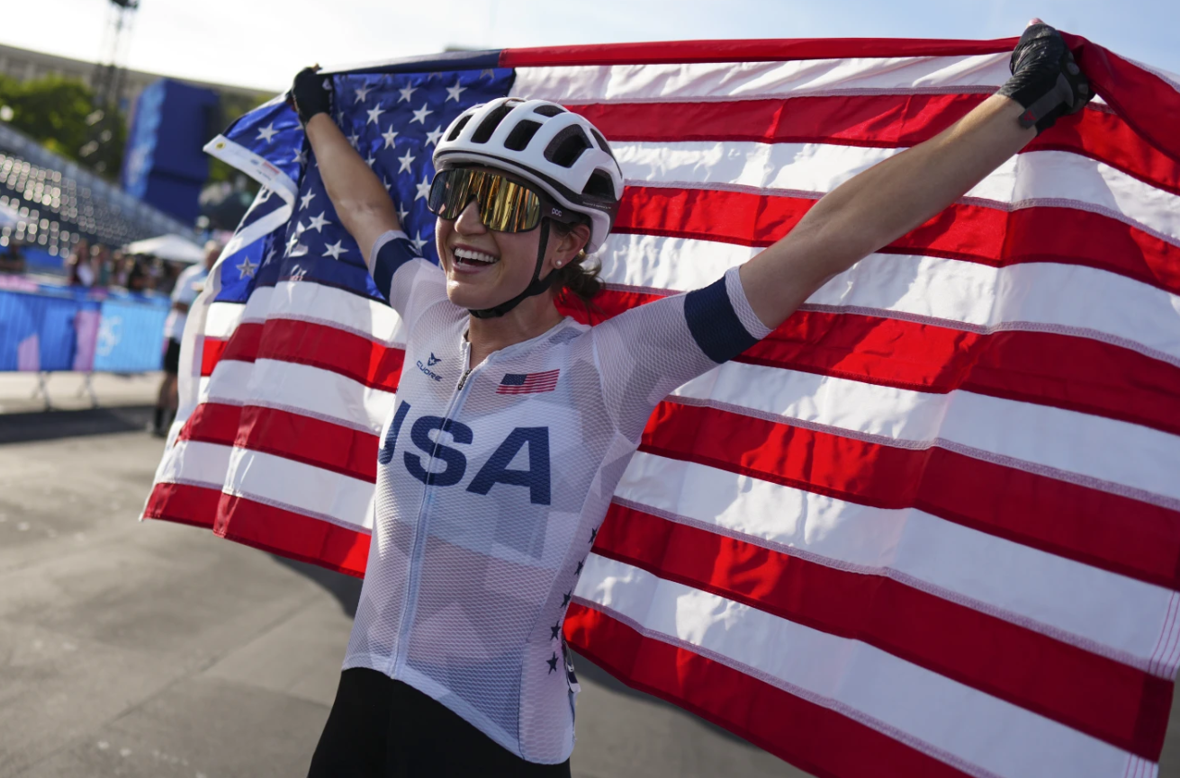 risten Faulkner revels in her triumph beneath the Eiffel Tower following her win in the Olympic Women’s Cycling Road Race in Paris, August 4, 2024 (AP Photo).