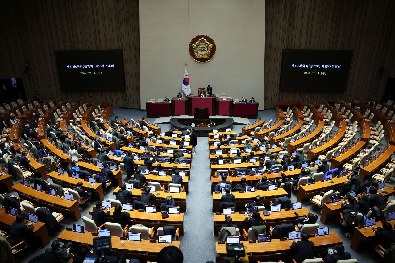 Lawmakers convene in the National Assembly in Seoul during the early hours of December 4. (Kim Hong-Ji/Reuters)