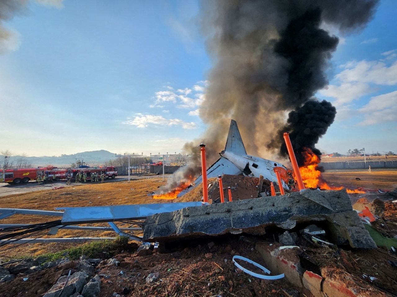 Firefighters respond to the scene of an aircraft crash at Muan International Airport on December 29. Photo by Yonhap.