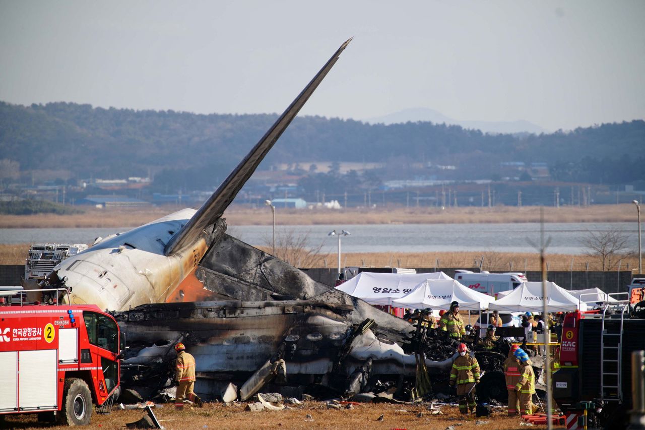 Firefighters respond to the scene of an aircraft crash at Muan International Airport in Muan, South Korea, on December 29. Photo by Yonhap.