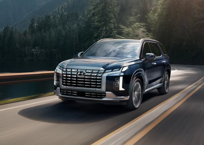 2025 Hyundai Palisade luxurious midsize SUV with premium interior and spacious third-row seating, Source: hyundaiusa.com