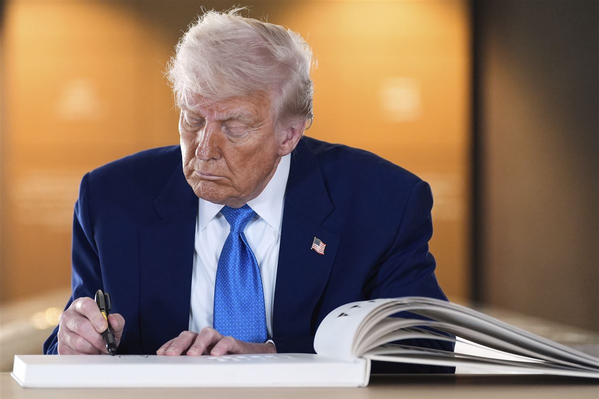 Trump signs guest book Friday at Abu Dhabi’s Abrahamic Family House.