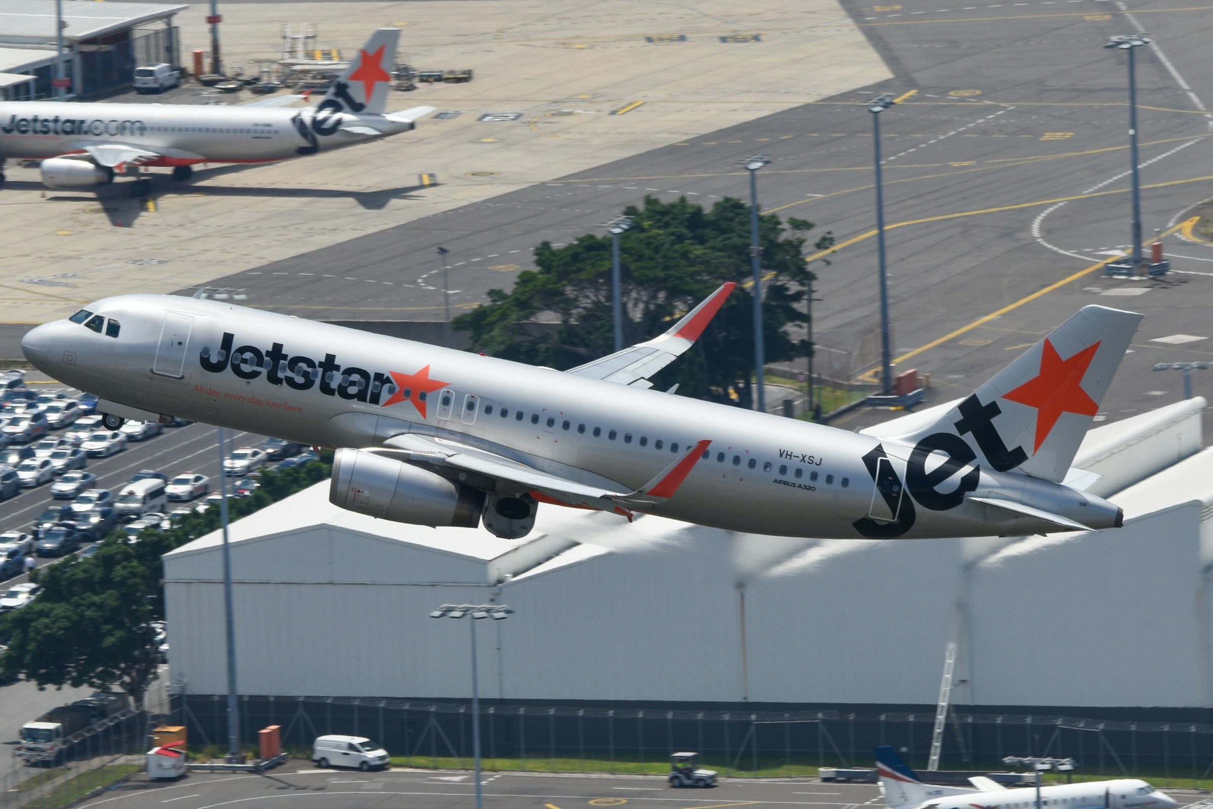 Jetstar A320 departing Sydney, Sydney Airport (Kingsford Smith) (SYD), Mascot NSW, Australia